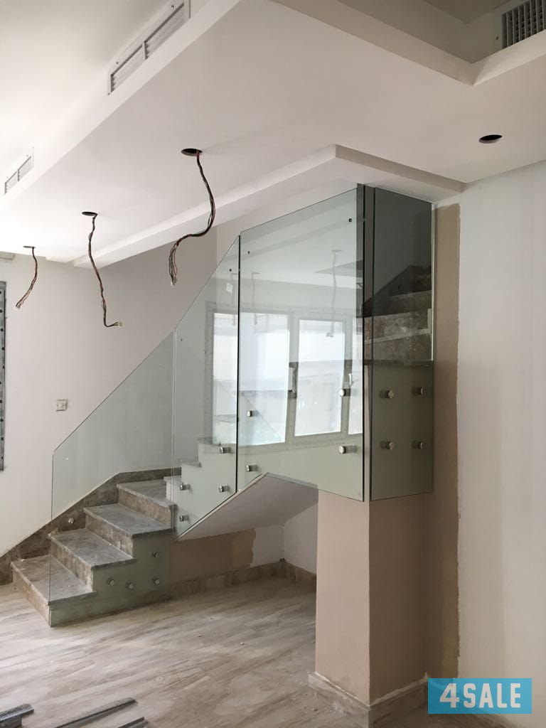 فني زجاج   ٦٦٤٩٢٨٤١1