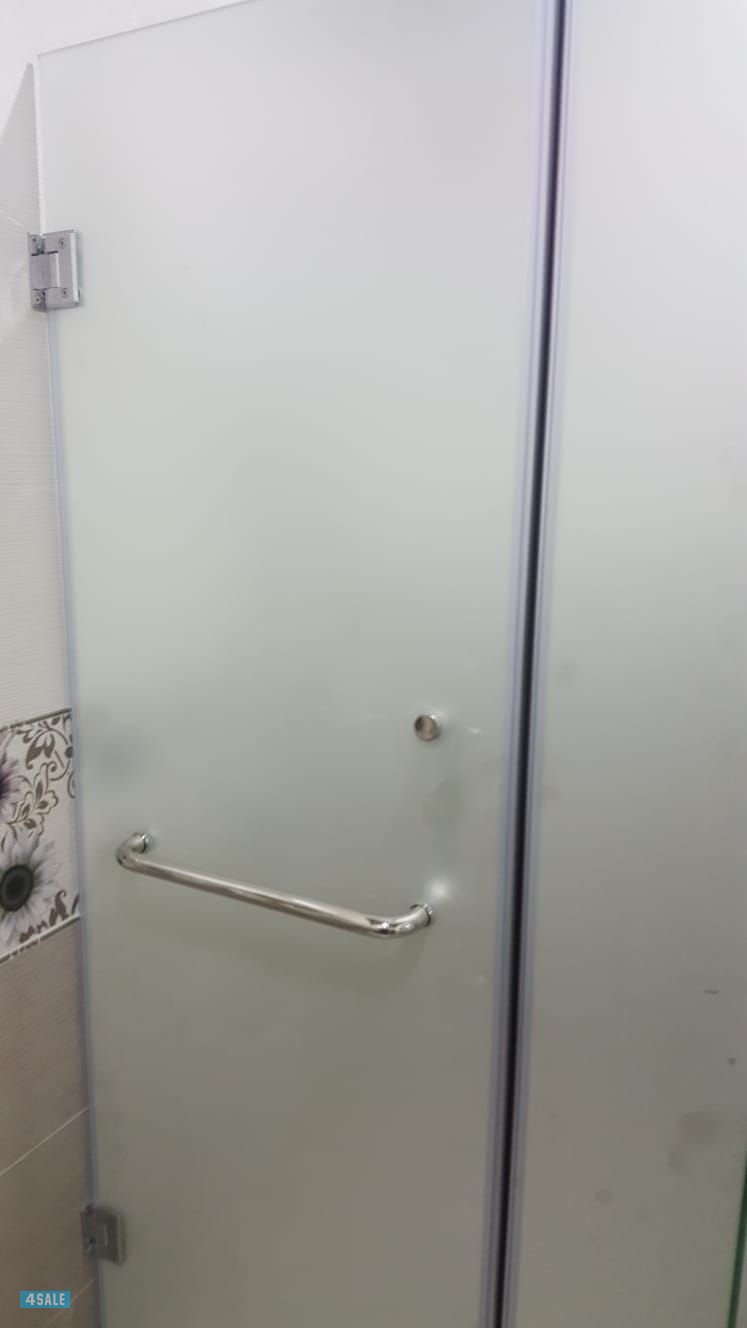 فني زجاج   ٦٦٤٩٢٨٤١3