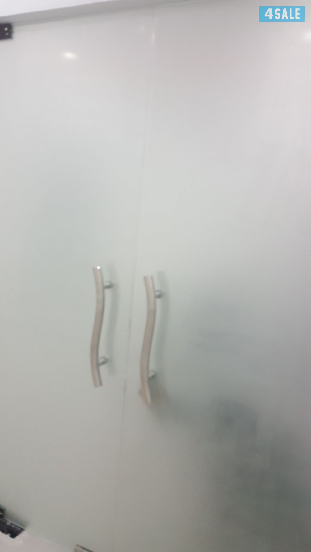 فني زجاج   ٦٦٤٩٢٨٤١5