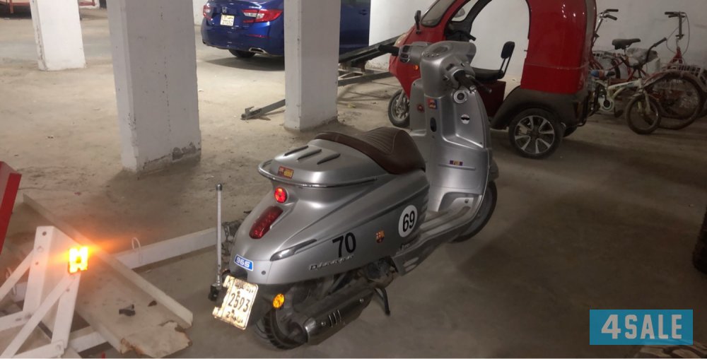للبيع دراجة فيسبا بيجو موديل 20152