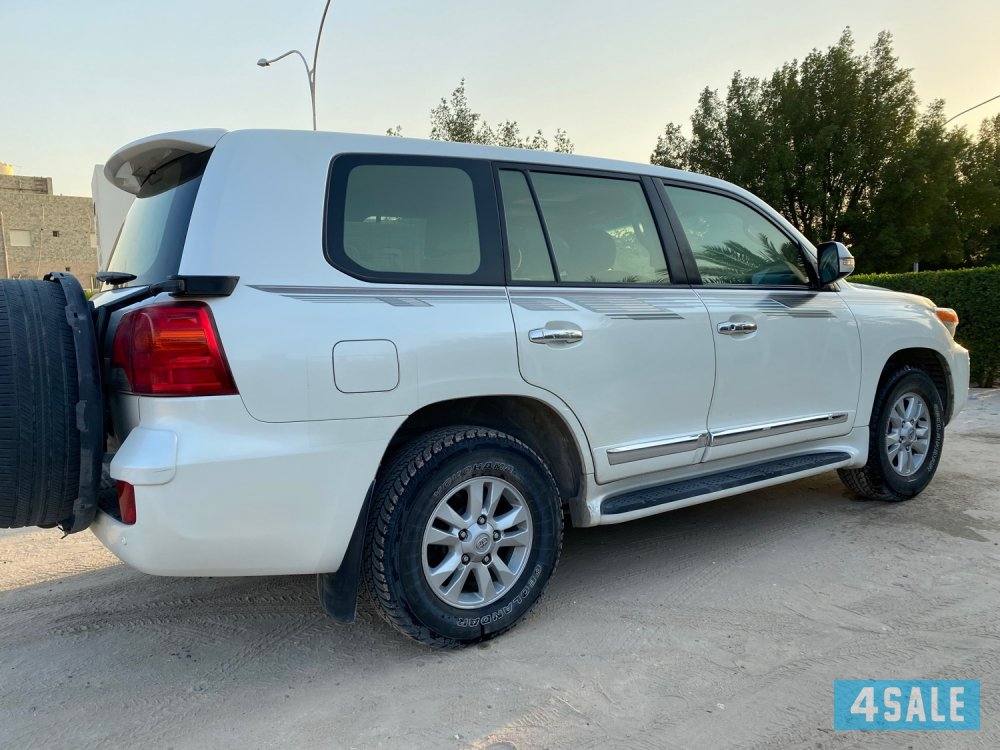 للبيع جيب لاندكروزر 2014 نظيف شرط الفحص خالي من الاصباغ3