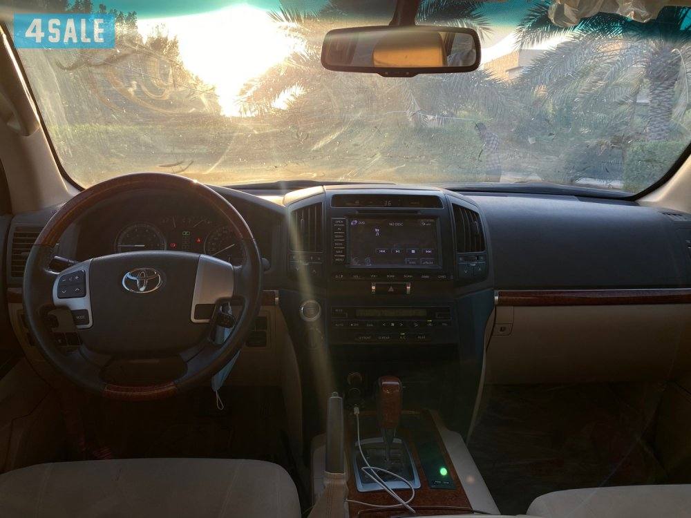 للبيع جيب لاندكروزر 2014 نظيف شرط الفحص خالي من الاصباغ4