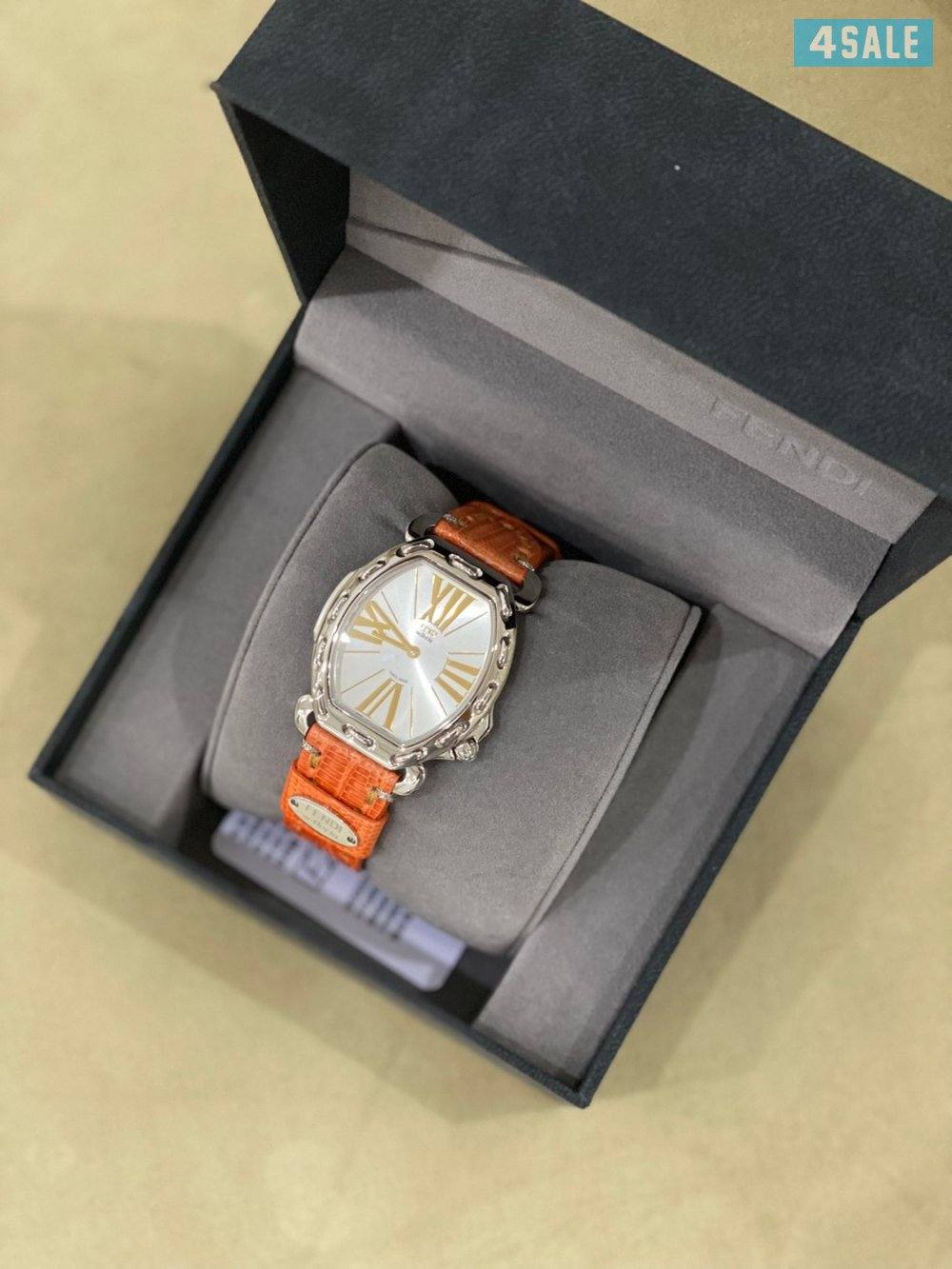 ساعه فندي اصليه جديده وغير ملبوسه0