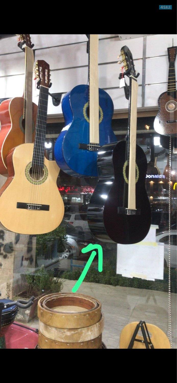 قيتار كلاسيك - جديد ونظيف جداً ..  من شريته استعملته مره وحده1