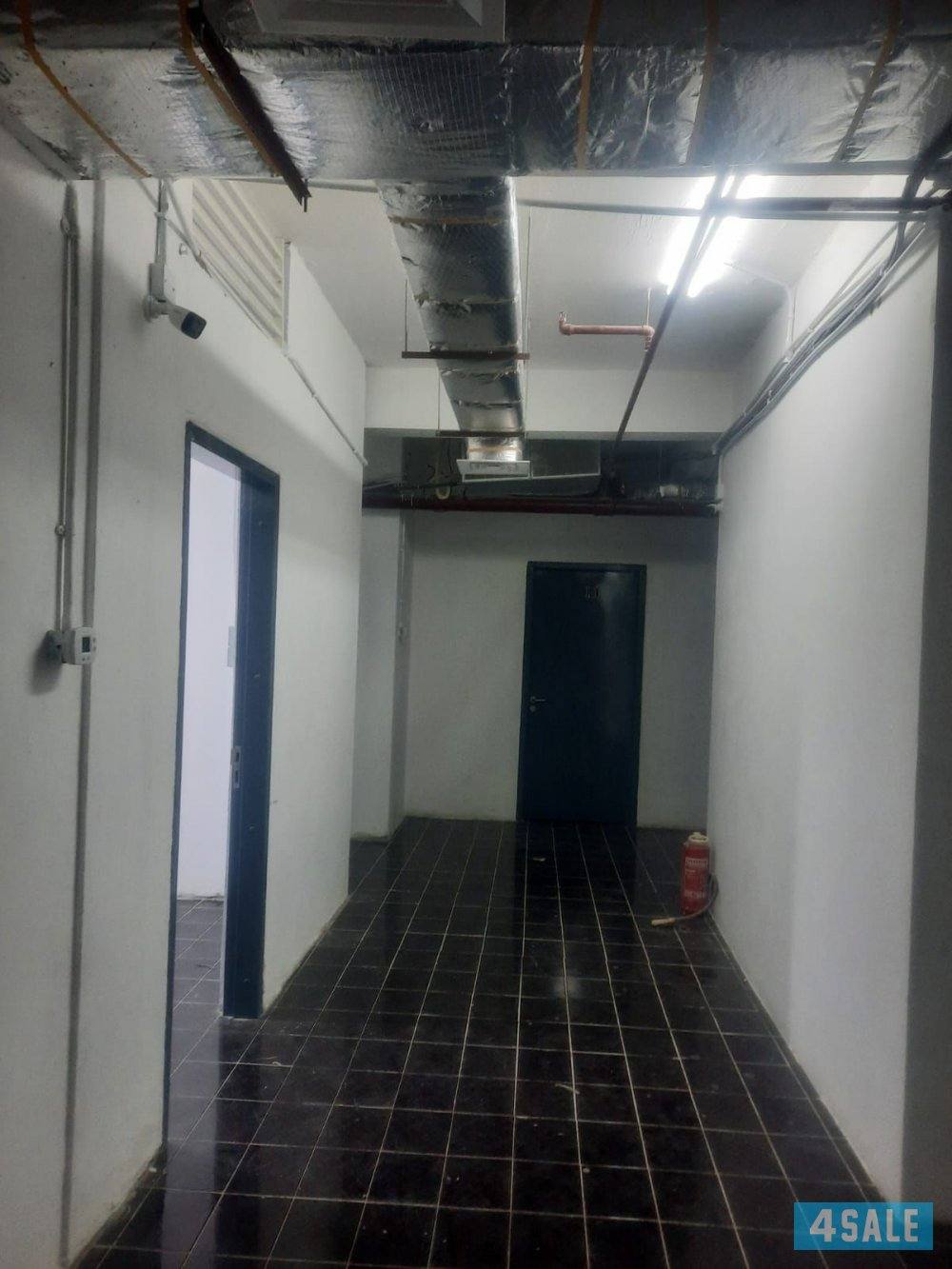 مخزن للايجار بالسالمية يصلح للعديد من الأنشطة التخزينية شامل كهرباء0