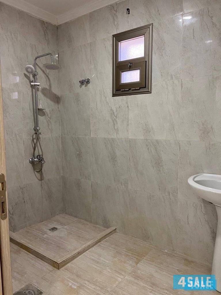 للايجار شقه جديده بالرابيه5