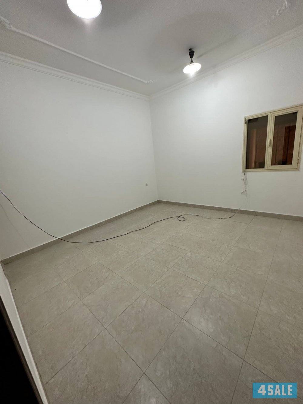 للايجار دور في العارضيه يتكون من غرفك ماستر وغرفتين مع حمام مشترك0