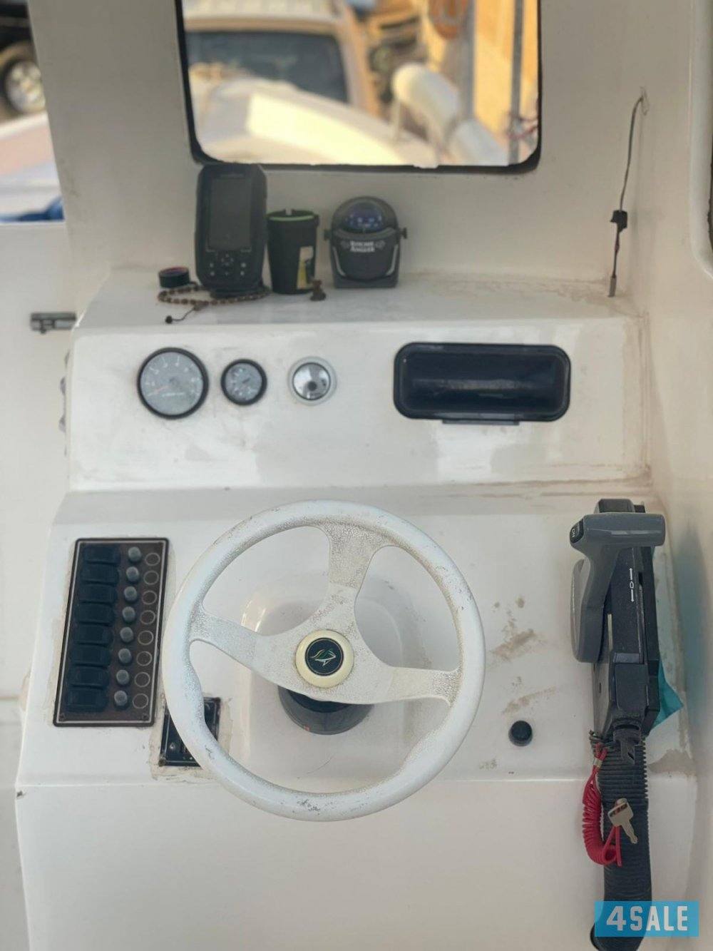 للبيع أو للبدل / طراد رنر 28 قدم موديل 20226