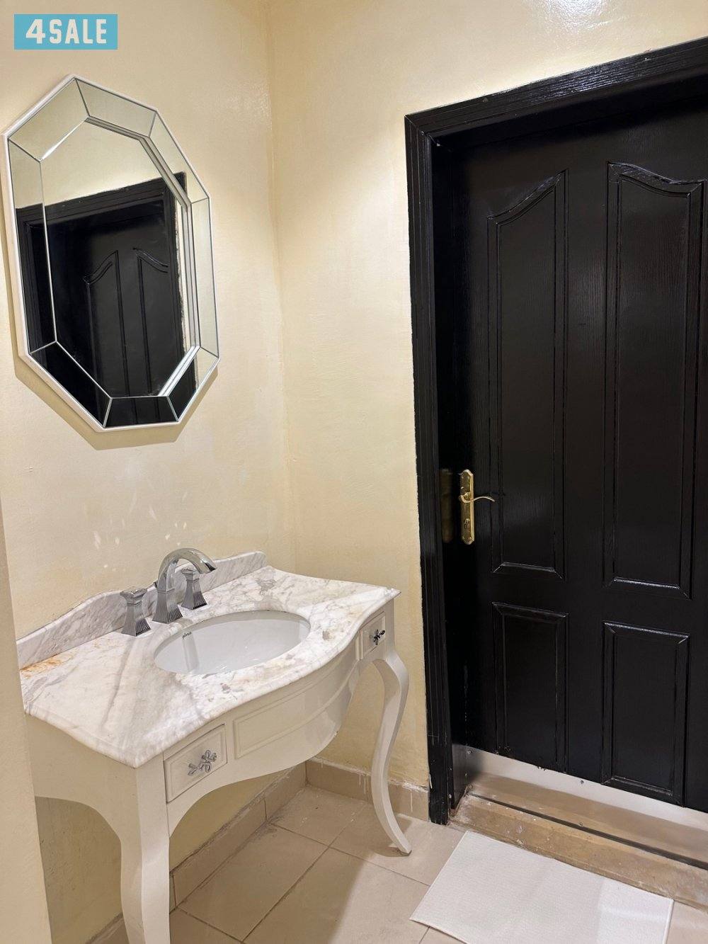 شقة مودرن صف اول على الخور11