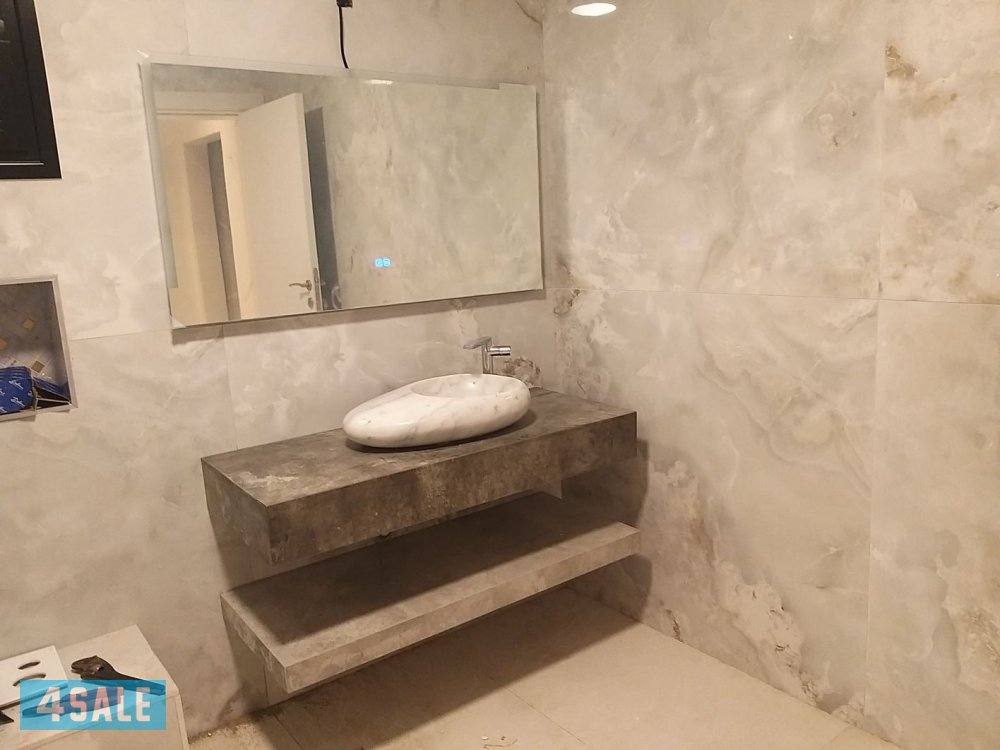 مقاولات صحيه وكهربائيه تكسير وتمديد حمامات وتركيب مضخات ماء وتمديد وعم5