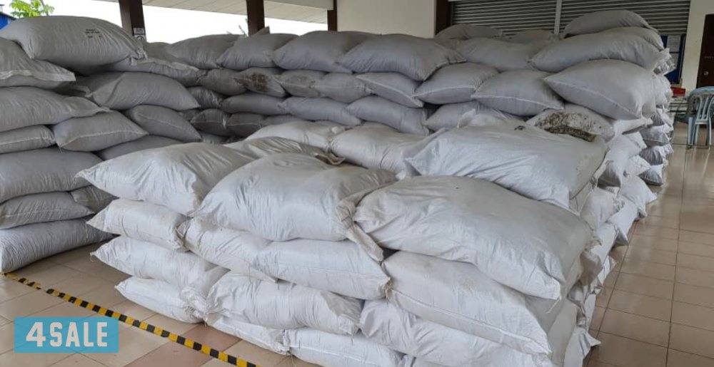 للبيع خشب عود / معمول بخور/ مبثوث0