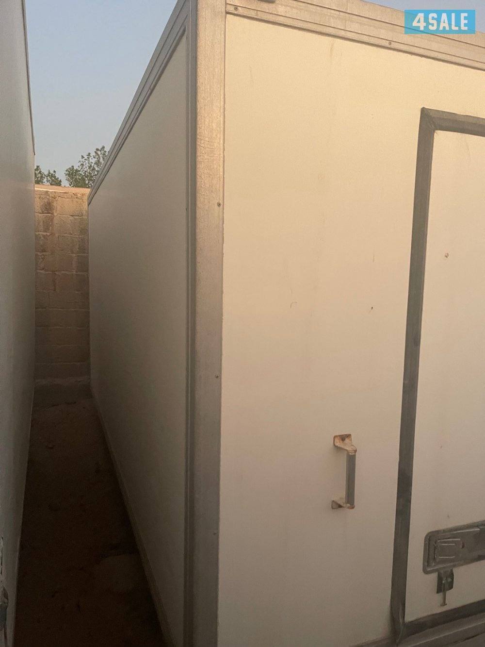 للبيع صناديق تبريد نظيفه جدا1
