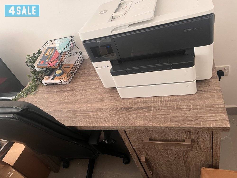 طاولة مكتب + مع كرسي  ( متوفر عدد ٢  )0