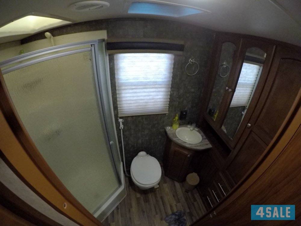 للبيع كرفان امريكي هيرت لاند نورث تريل ٢٨ قدم9