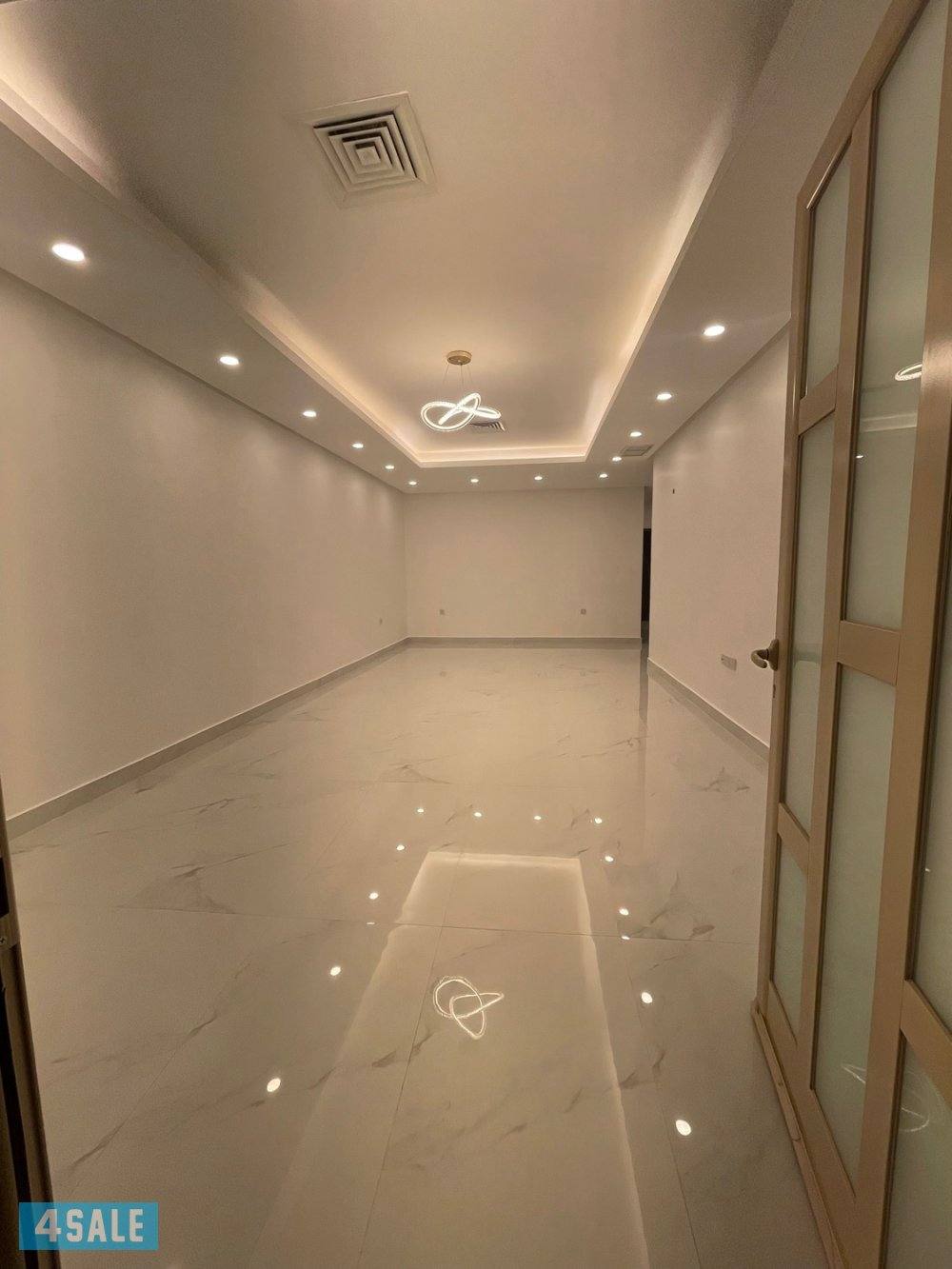 للايجار شقه في الشهداء مع حوش0