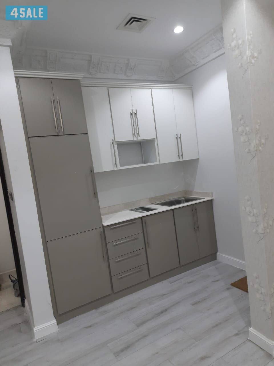 فني وصيانة مطابخ المنيوم فك وتركيب ونقل جميع المطابخ وتبديل مفصلات وما4