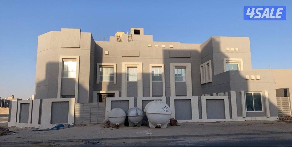 شقة صالة كبيره ٣ غرف نوم منهم وحدة ماستر ومطبخ و٢ حمام وبلكونه1