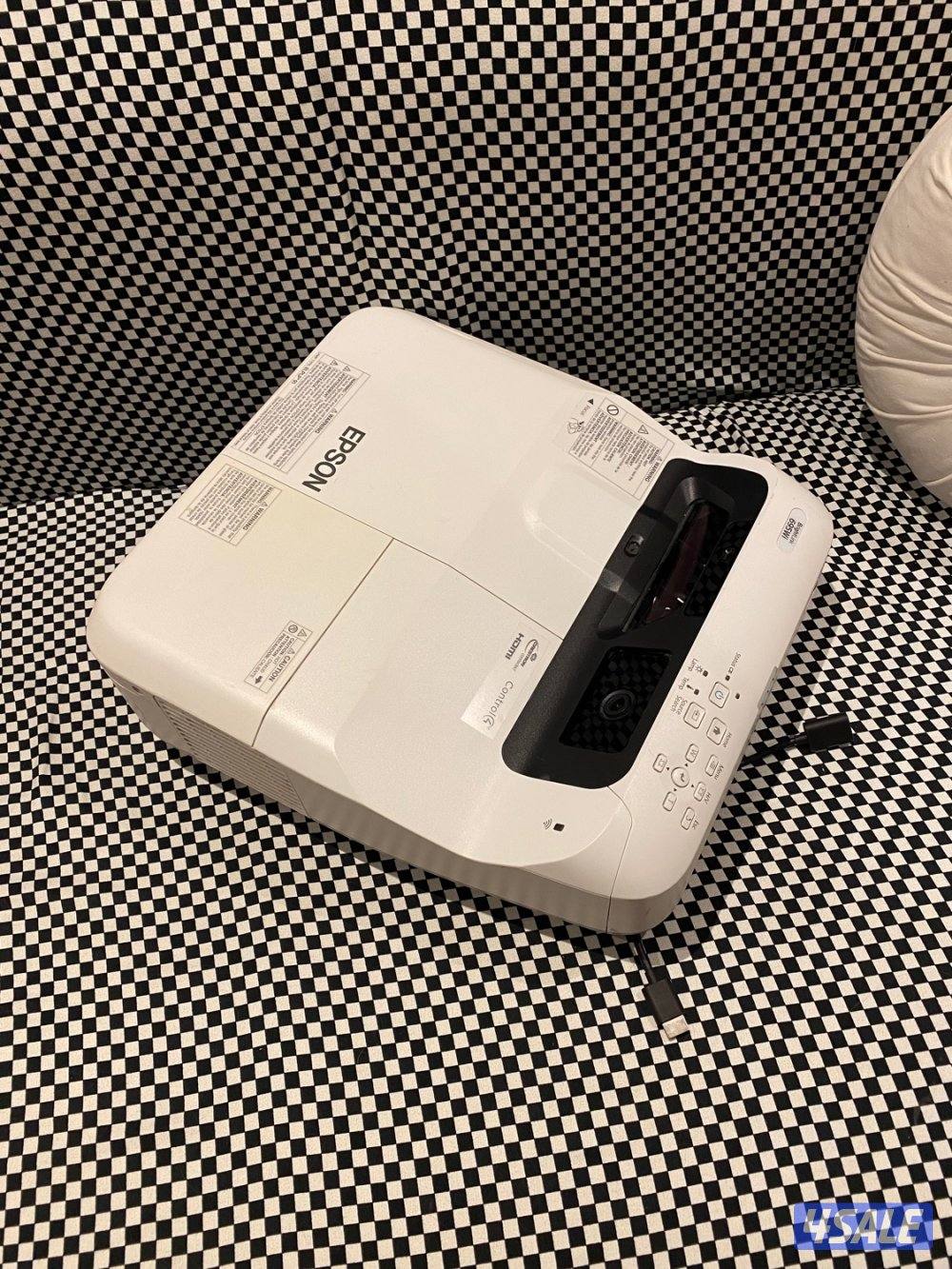 للبيع بروجكتر صناعة امريكية نوع EPSON2