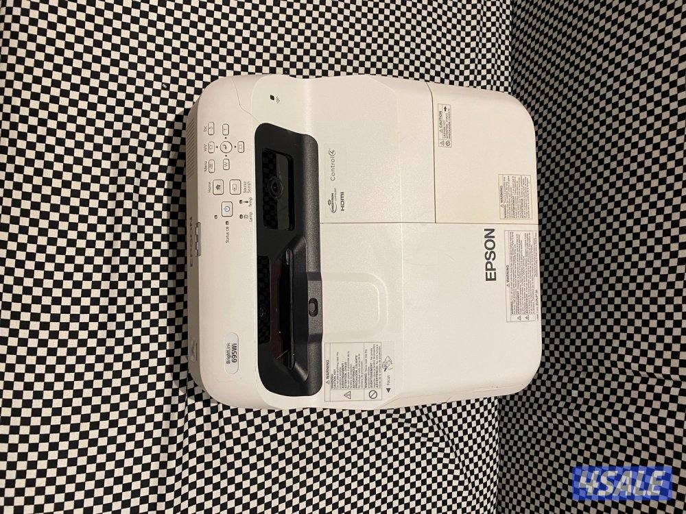 للبيع بروجكتر صناعة امريكية نوع EPSON4