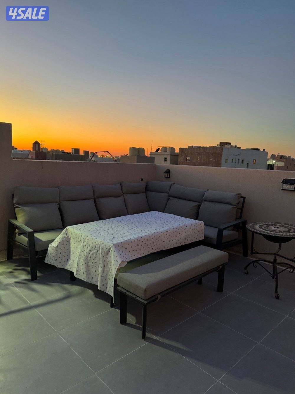 للبيع جلسة خارجية0