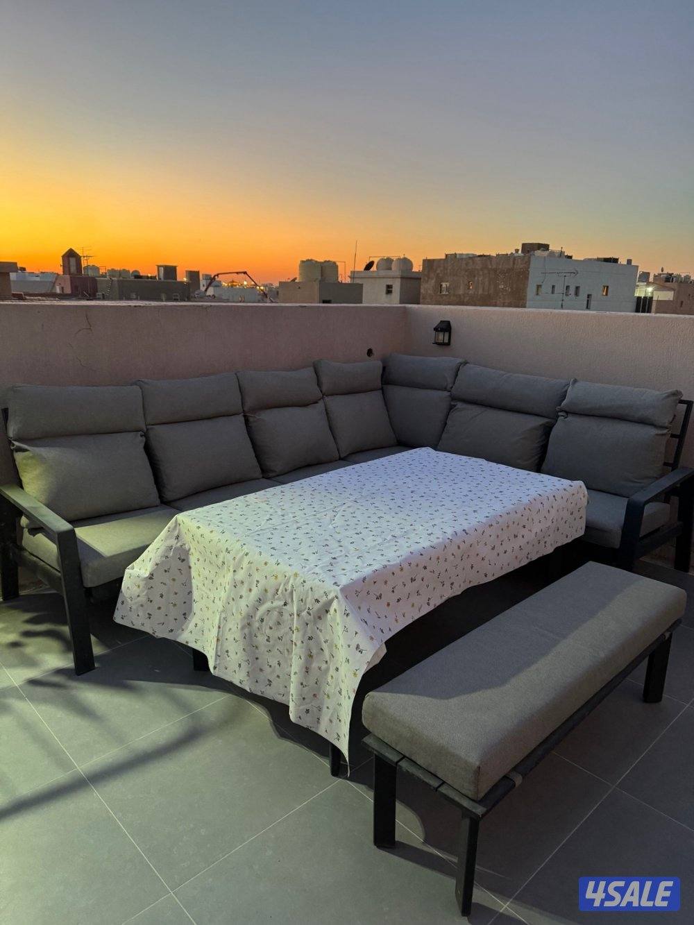 للبيع جلسة خارجية1