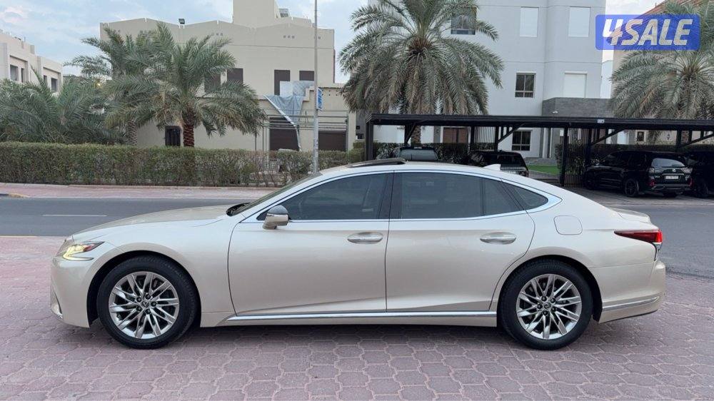 لكزس LS 350 موديل 2018 عداد 96 الف بحاله ممتازه0
