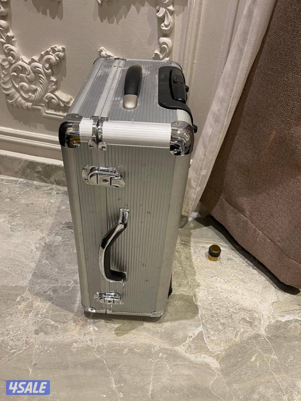 للبيع تلفزيون متنقل 19 بوصة8