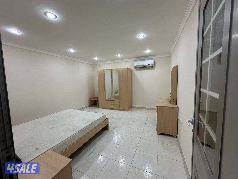 للإجار ربع جاخور في كبدغرفتين ومطبخ وحمام وغرفة راعي وعريش ومساحة 300م1