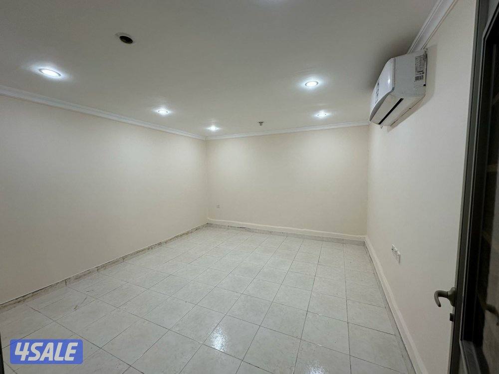 للإجار ربع جاخور في كبدغرفتين ومطبخ وحمام وغرفة راعي وعريش ومساحة 300م2