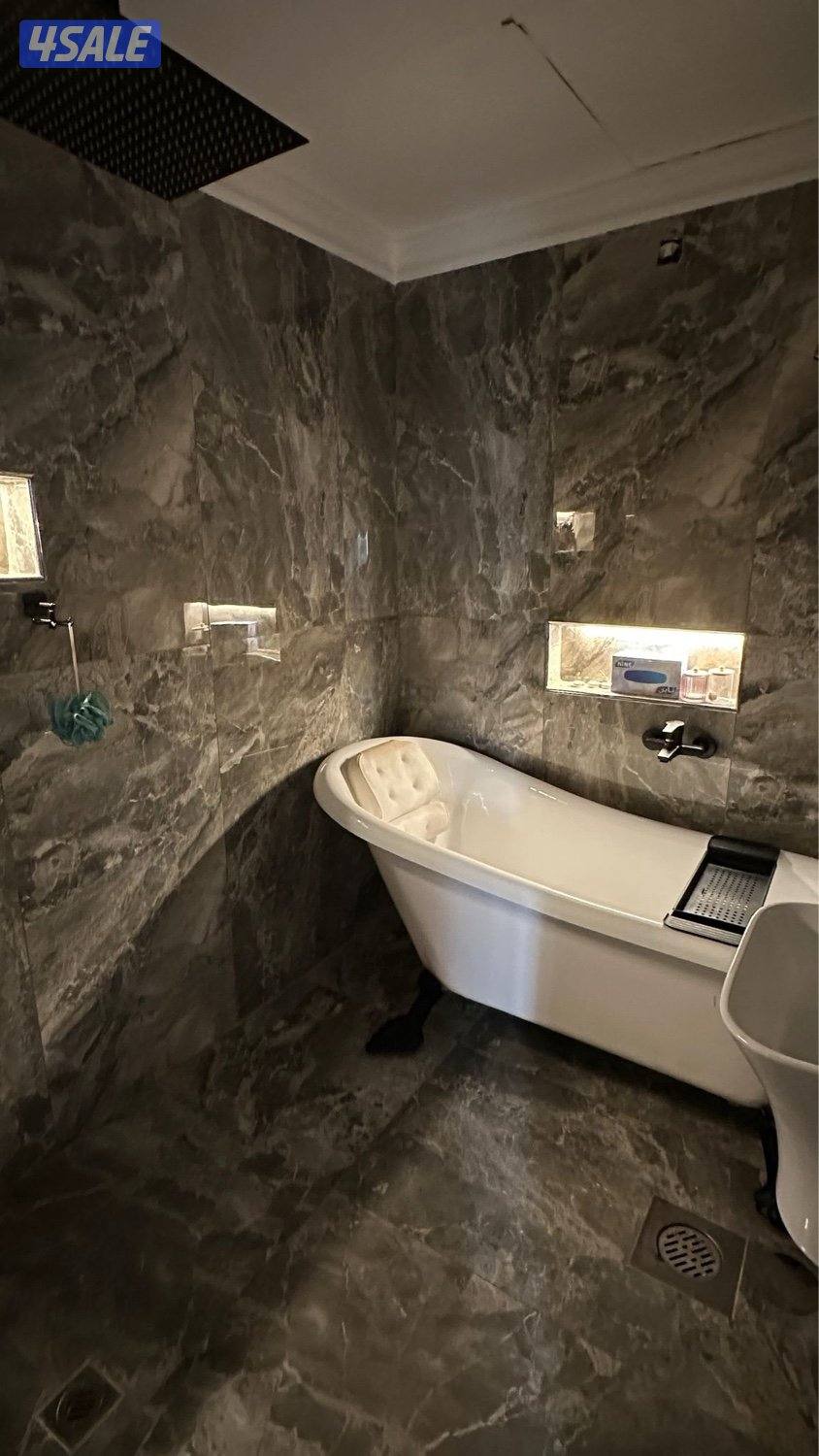 للبيع شقة خلو بميدان حولي مرتبه ونظيفة1