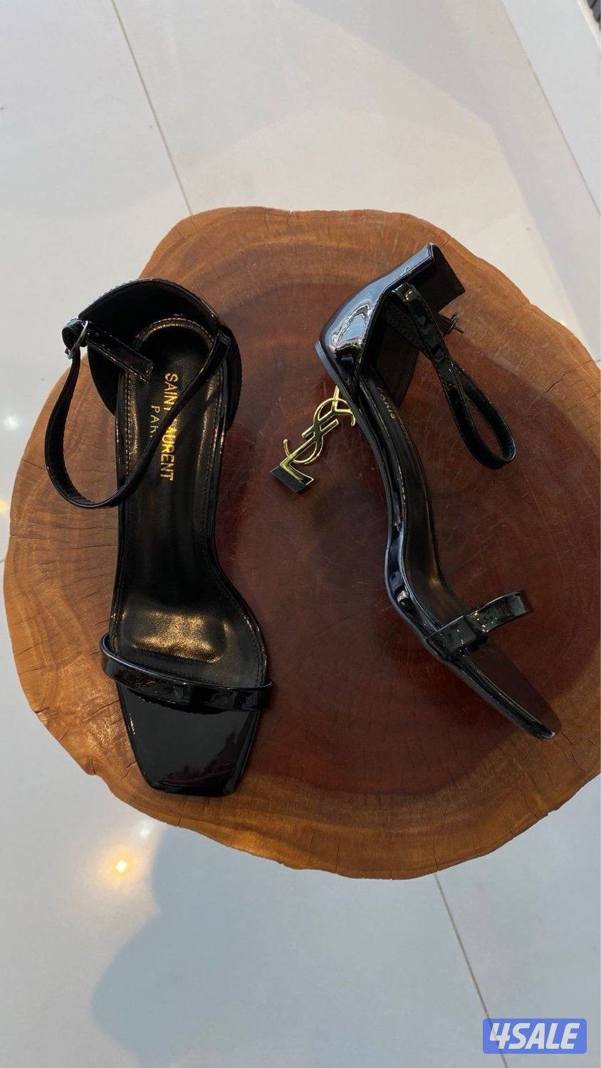 كعب سان لوران مقاس 40 ، الطول 8 سم0