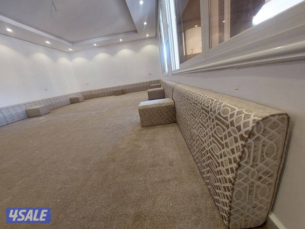 تنجيد وتفصال جلسات وفرش سجاد وتفصال وتركيب الستاير الرول والخام الويفي7