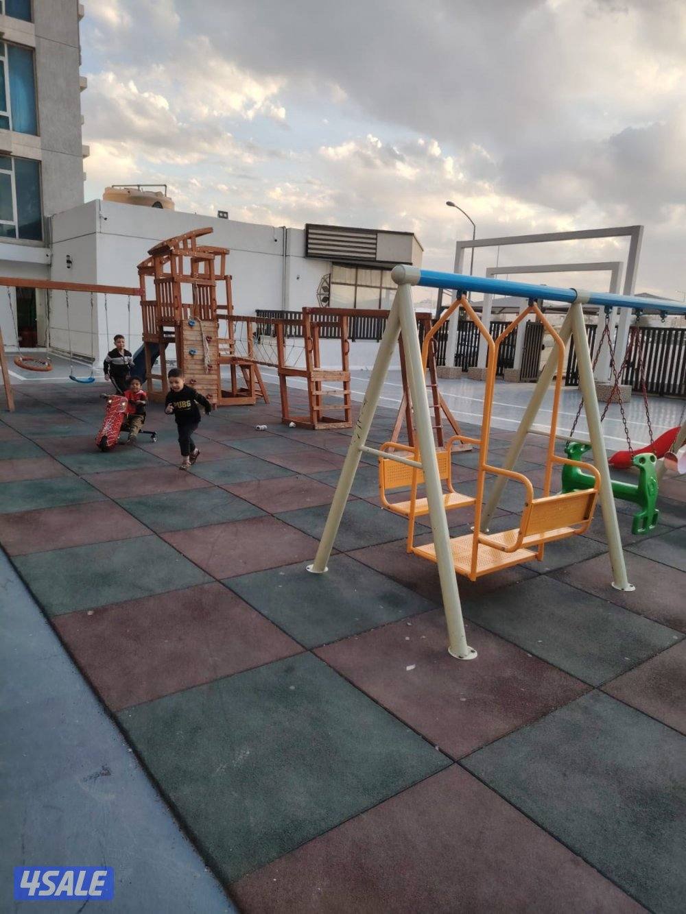 شقق في مجمع متكامل على طريق الفحيحيل مباشرة0