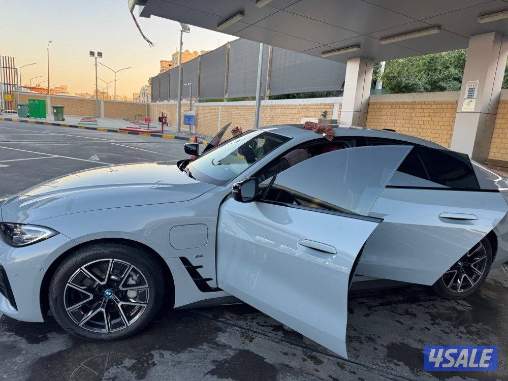 سيارة كهربائية بالكامل I4 e drive electricity3