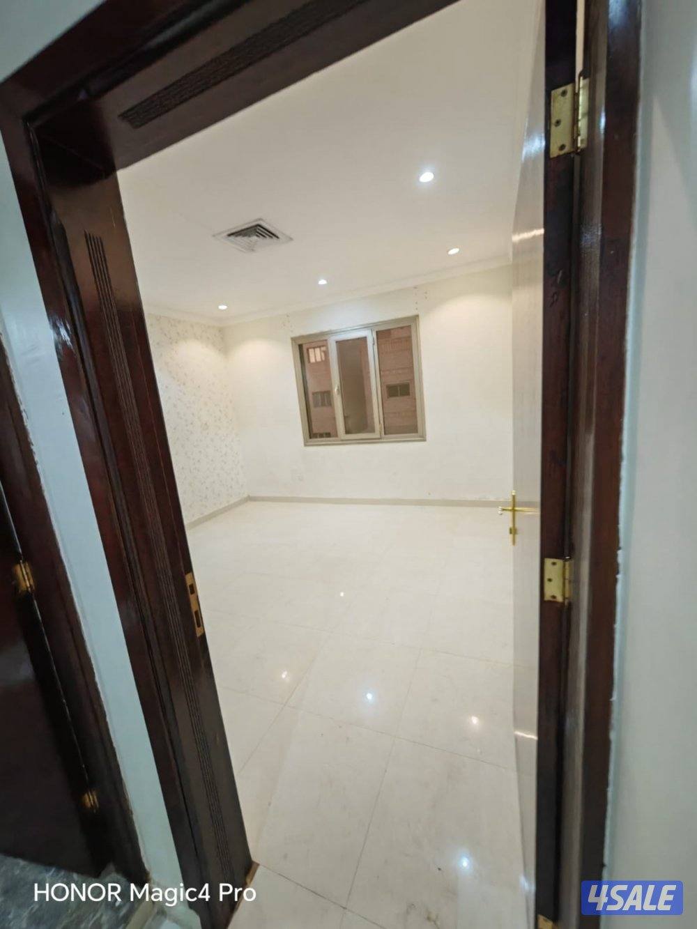 للإجار شقة ثلاث غرف سعد العبدالله قطعه 3 ( المالك )4