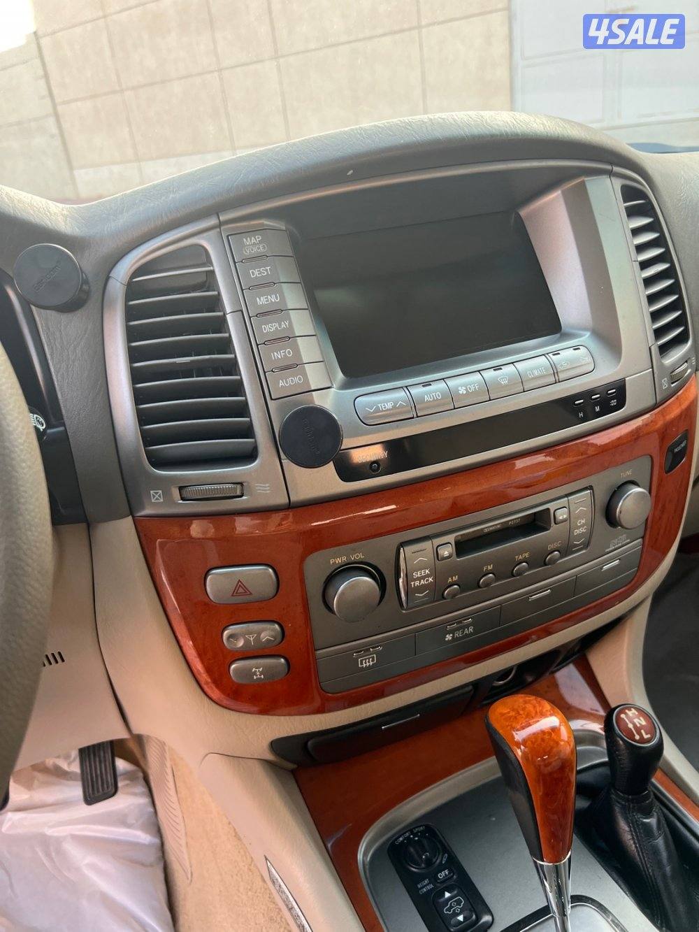 للبيع جيب لكزس8