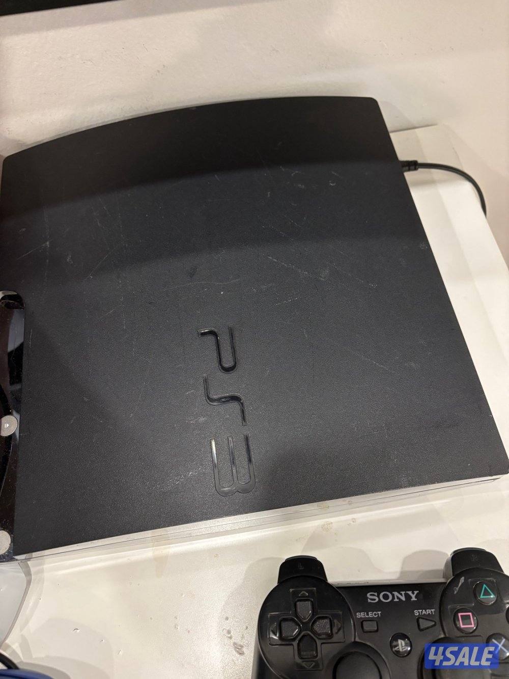 سوني ٣ مهكرة مع يده0