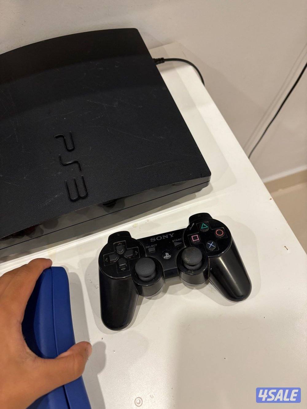 سوني ٣ مهكرة مع يده1