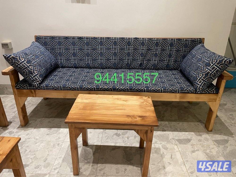 كراسي حديد ويوجد خشب3