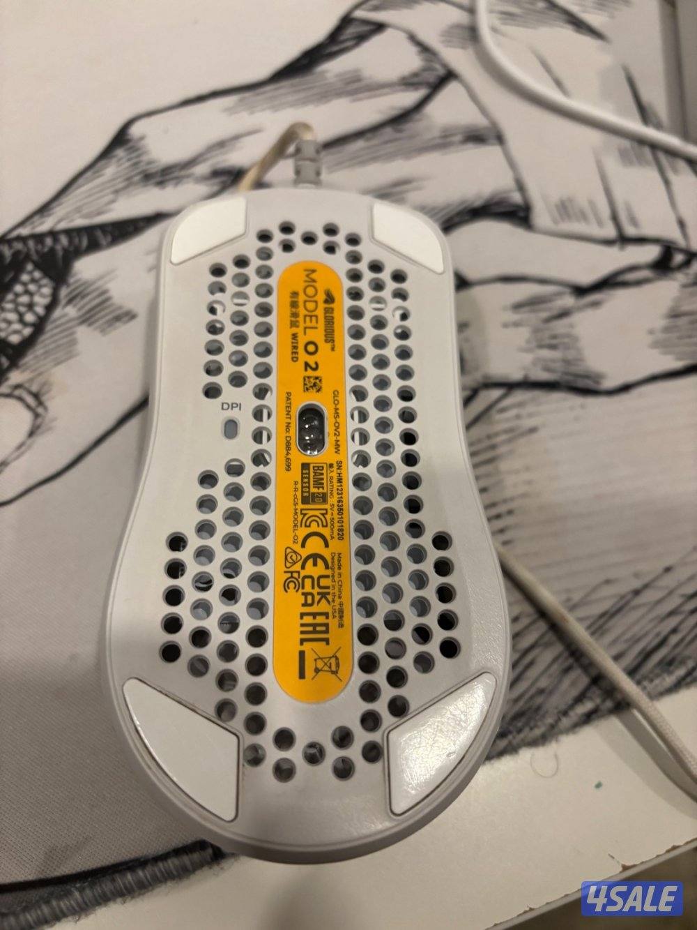 ماوس قلوريوس سلكي o2 ابيض بحالة ممتازة جدا للبيع1