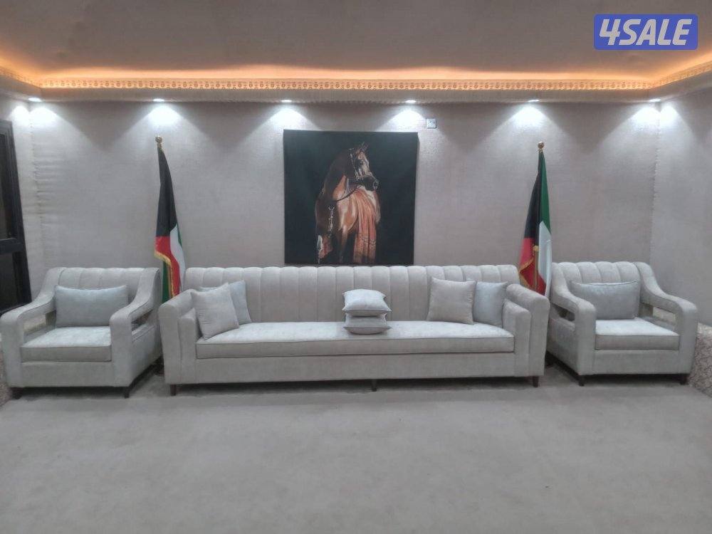 تنجيد وتلبيس الأثاث والستائر المنزلي والمطاعم و الكافيهات و الصالونات0