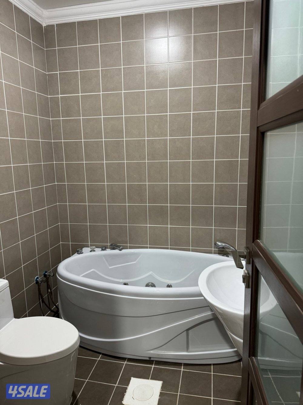 للبيع شالية ثلاث ادوار4