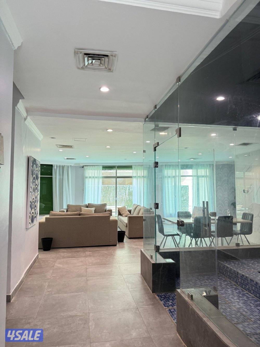 للبيع شاليه ثلاث ادوار مسبح داخلي2