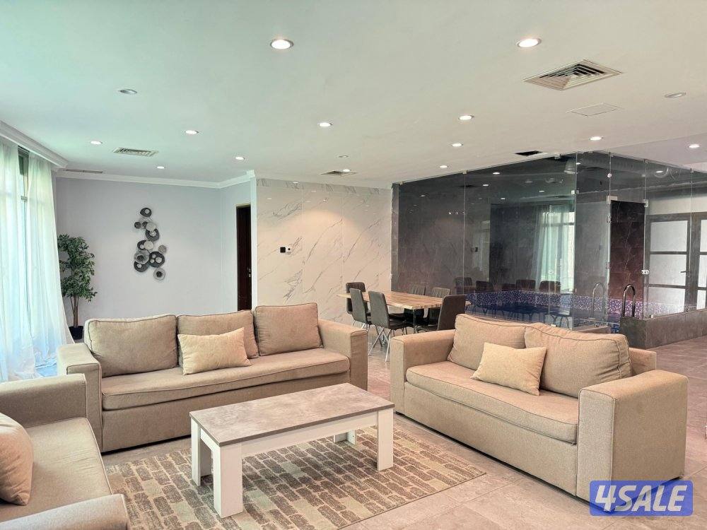 للبيع شاليه ثلاث ادوار مسبح داخلي1