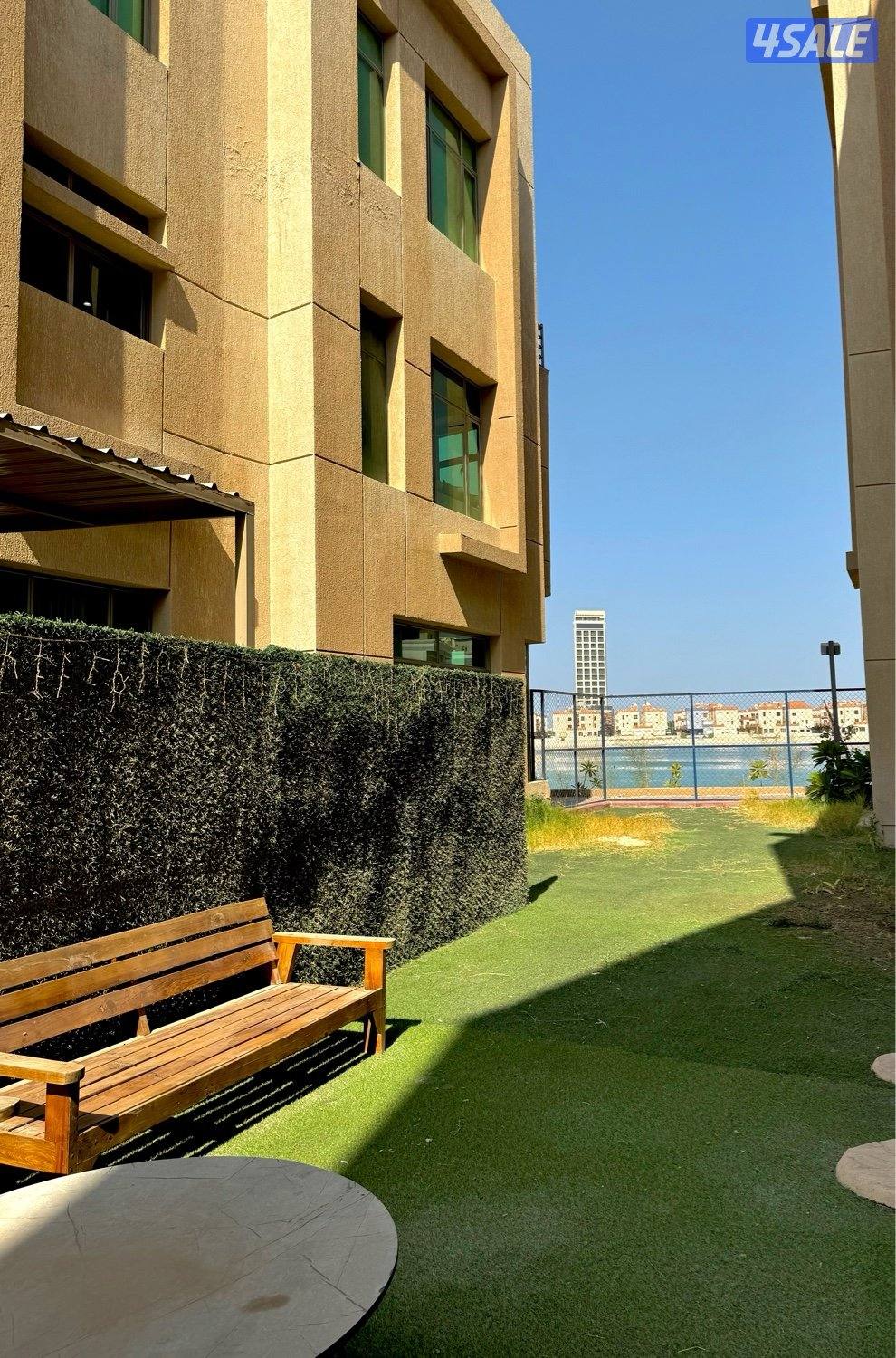 للبيع شاليه ثلاث ادوار مسبح داخلي6