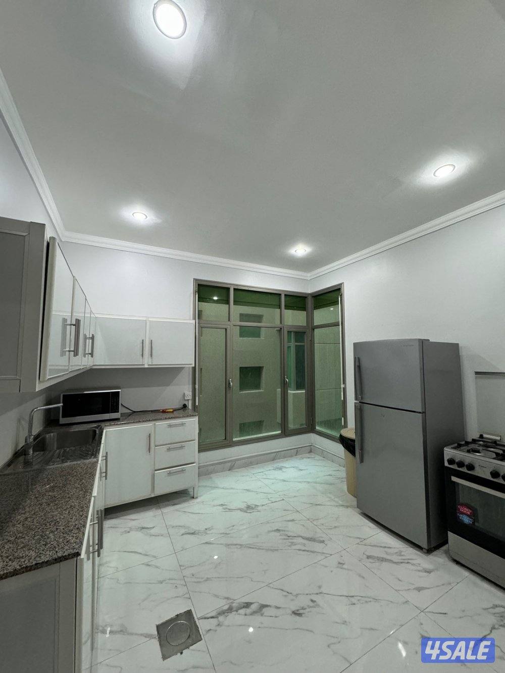 للبيع شاليه ثلاث ادوار مسبح داخلي13