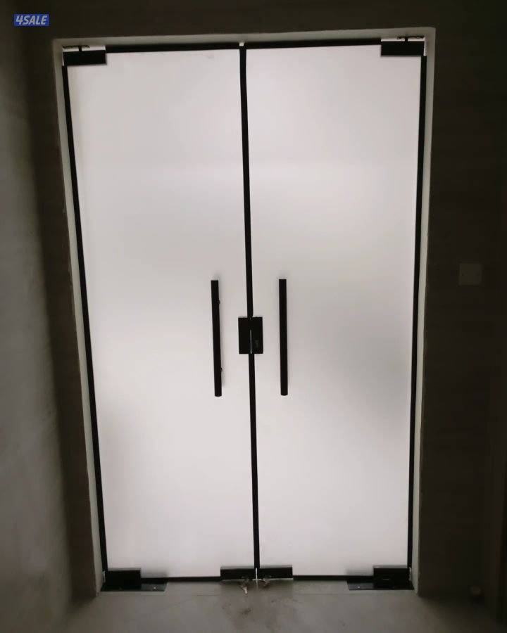 ابو امير / فني زجاج سكريت جام  شاور بوكس طاولات مرايا سكريت1