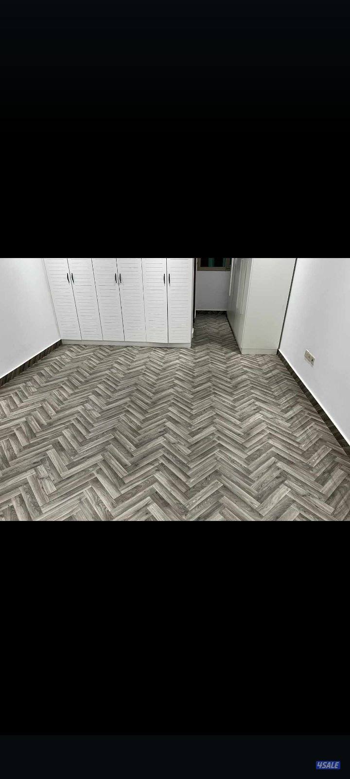 يوجد لدينا باركيه بلاستك1