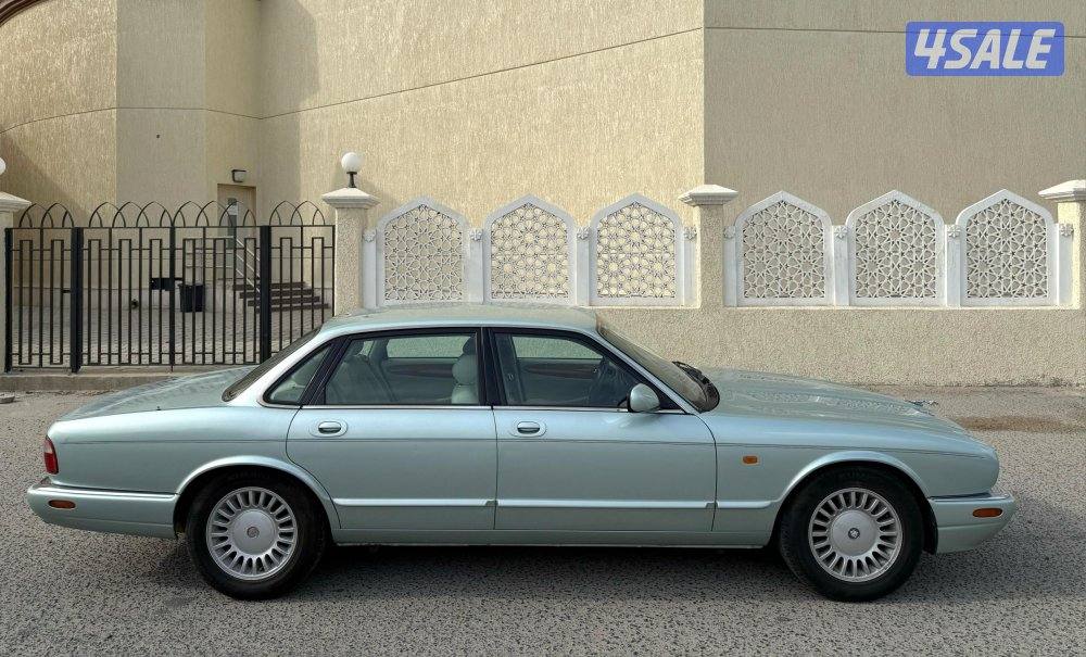 بحالة ممتازة صبغ الوكالة جاكور XJ8 موديل 1998 ماشي 216 مكيف تواير جديد3