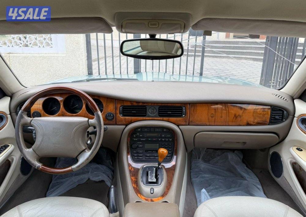 بحالة ممتازة صبغ الوكالة جاكور XJ8 موديل 1998 ماشي 216 مكيف تواير جديد13